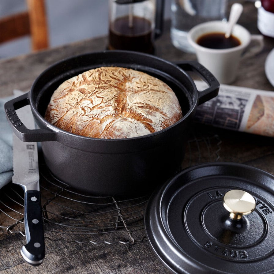 Black Cast Iron Round Cocotte - 24cm / 3.7L – Papille Urbaine