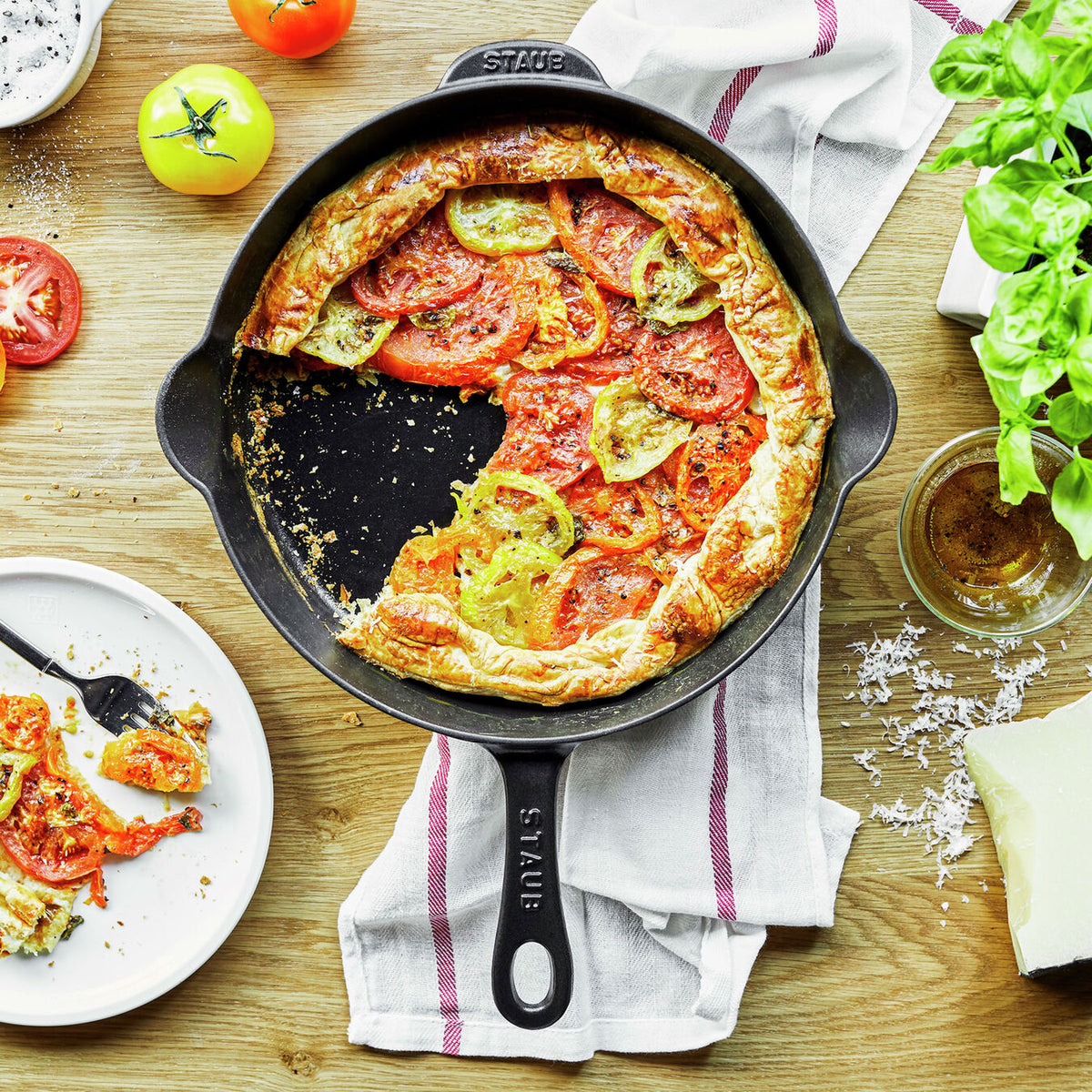 Black Cast Iron Traditional Deep Fry Pan 28cm / 11 inches – Gifts & Kitchen Accessories gift Montreal Villeray Urban Palate