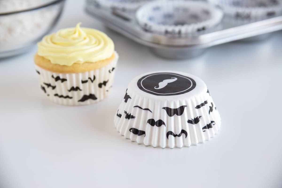 White Mustache Bake Cups - Pack of 50 – Drinkware gift Montreal Villeray Urban Palate
