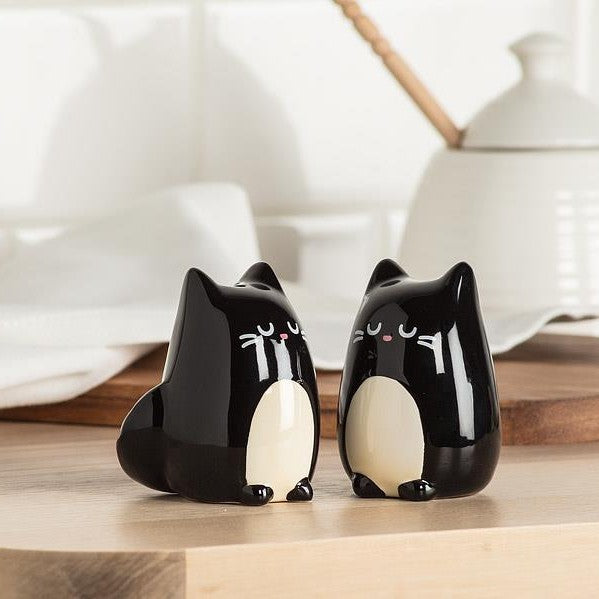 Black Simple Cat Salt & Pepper Shaker Set