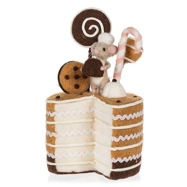 Grand gâteau à étages avec une souris