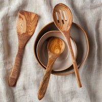 Cuillère à égoutter en bois d'olivier