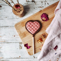 Sucette artisanale en chocolat en forme de cœur 30g