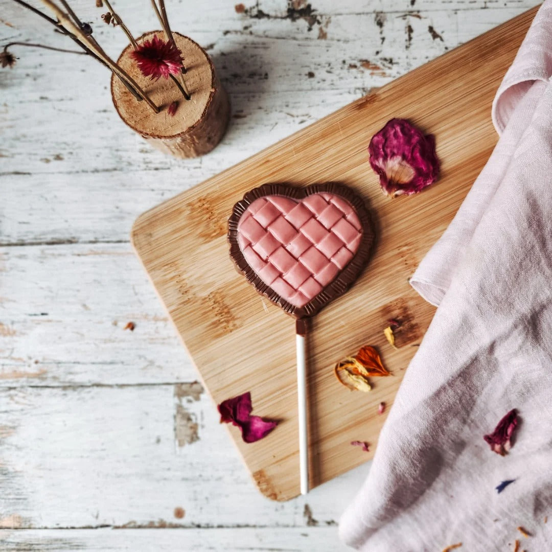 Sucette artisanale en chocolat en forme de cœur 30g