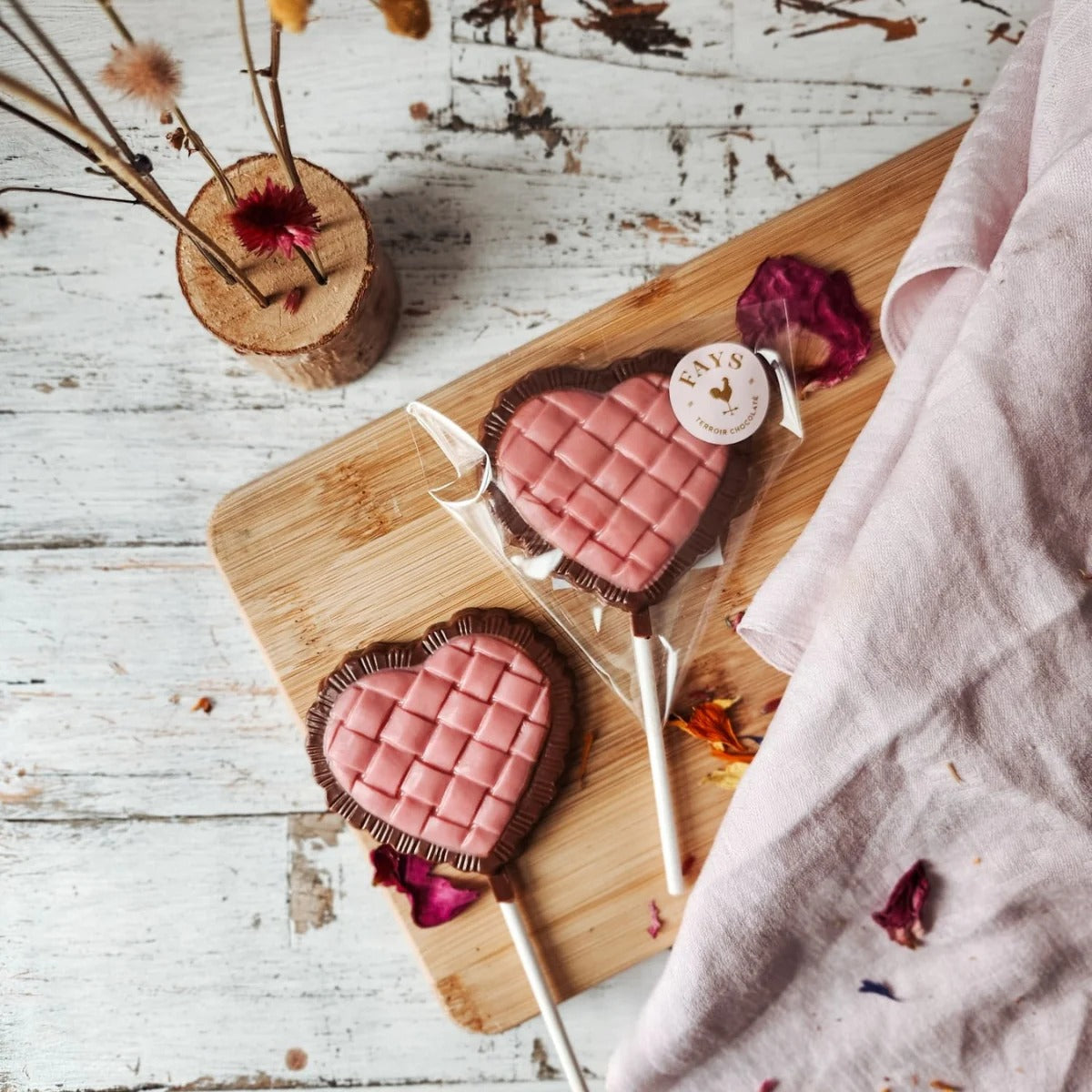 Sucette artisanale en chocolat en forme de cœur 30g