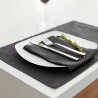 Napperon Vienna Linen en noir 13 x 19 po
