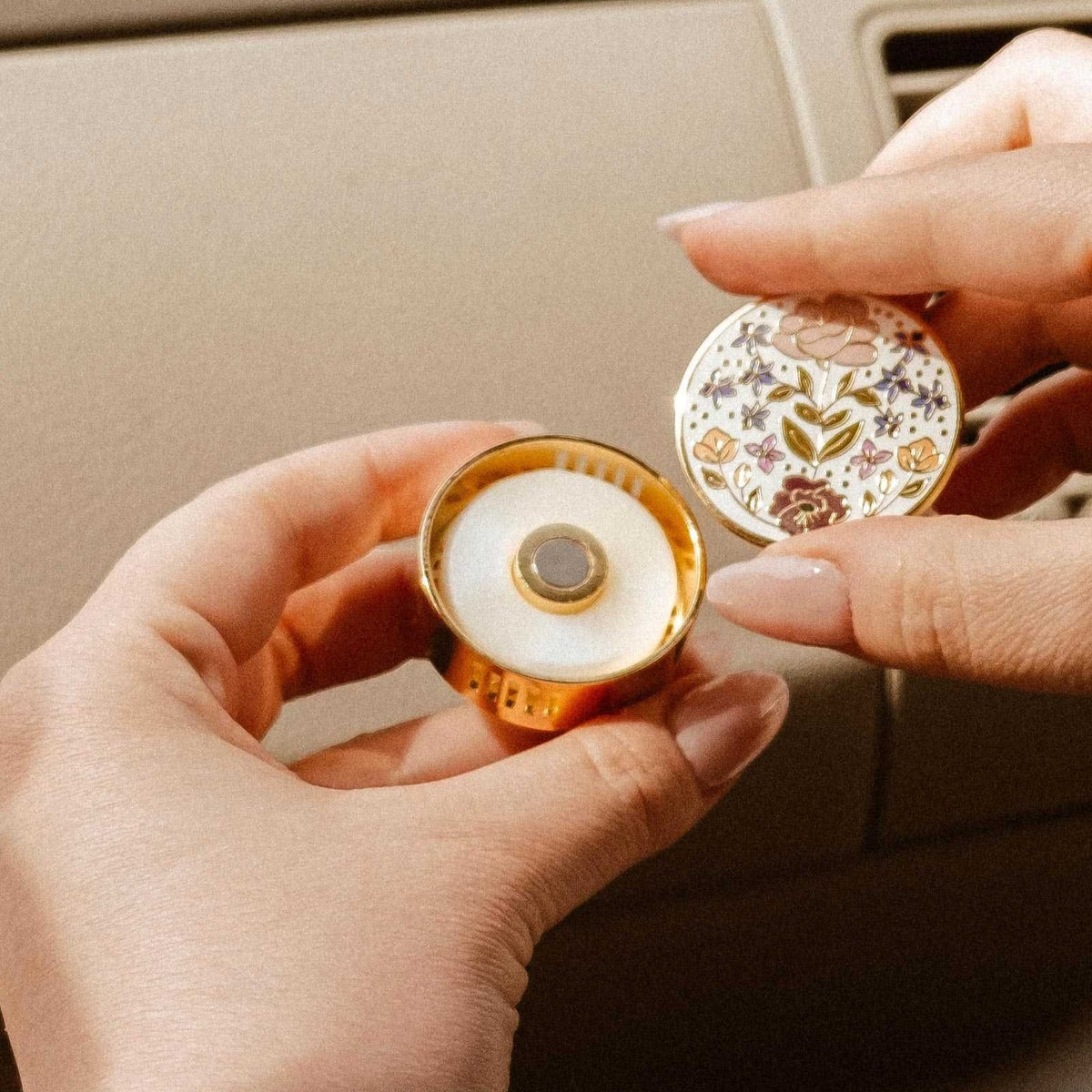 Diffuseur floral pour voiture