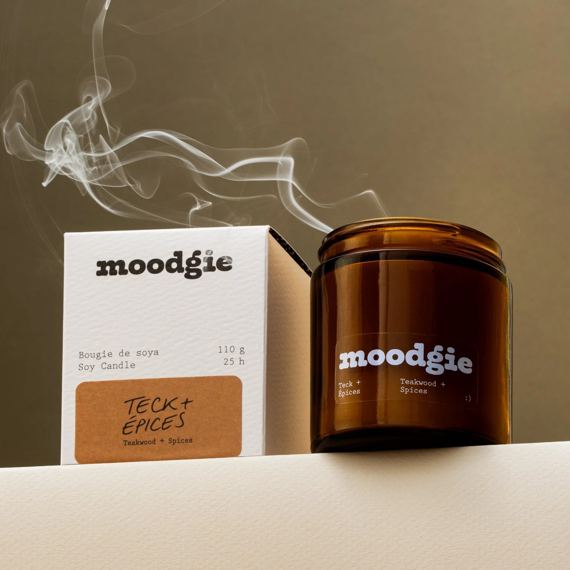 Bougie de soja au bois de teck et aux épices 110g