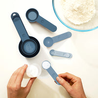 Nest™ 8-piece measuring cup set