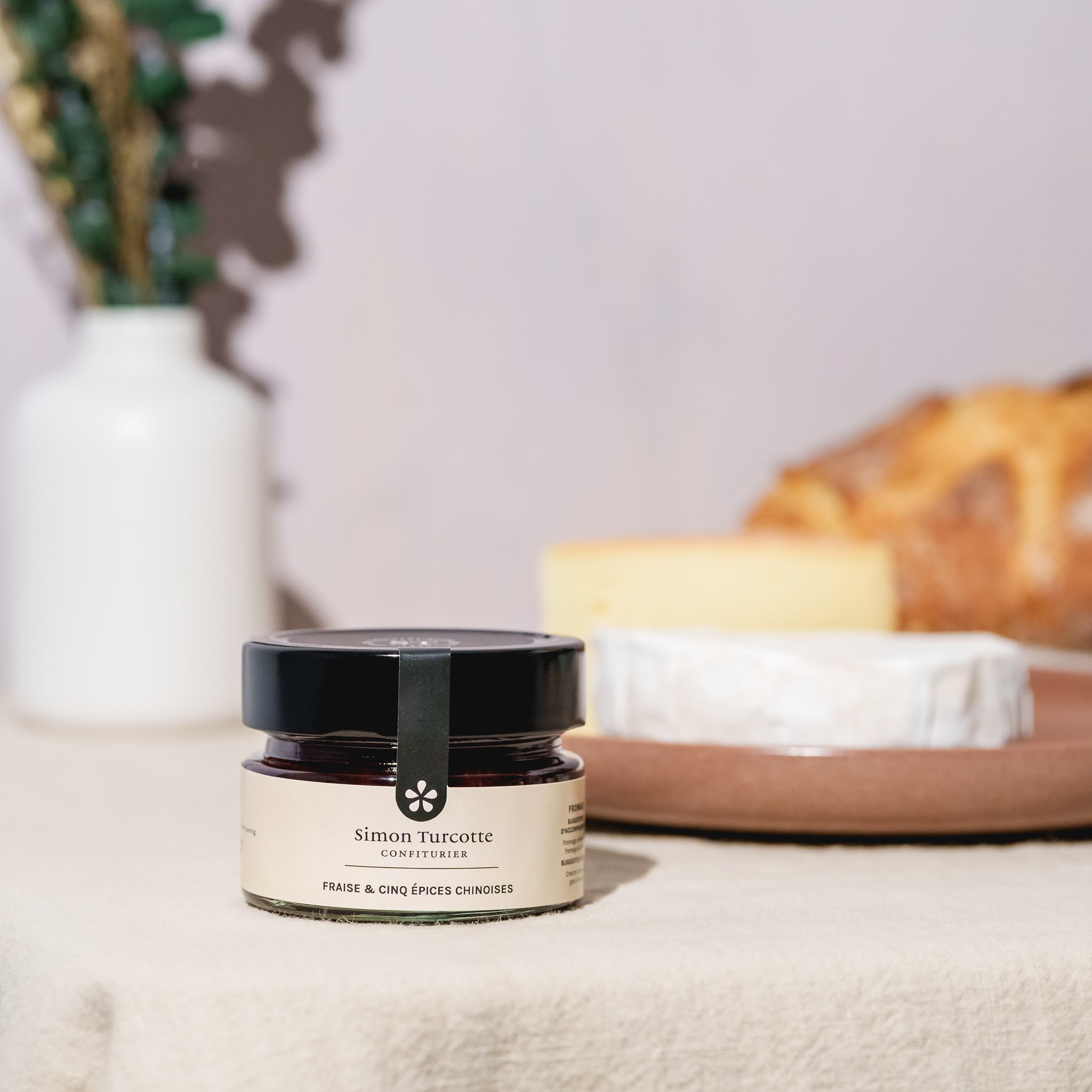 Strawberry and Chinese 5 Spice Cheese Jam 125ml – Gifts & Kitchen Accessories gift Montreal Villeray Urban Palate
