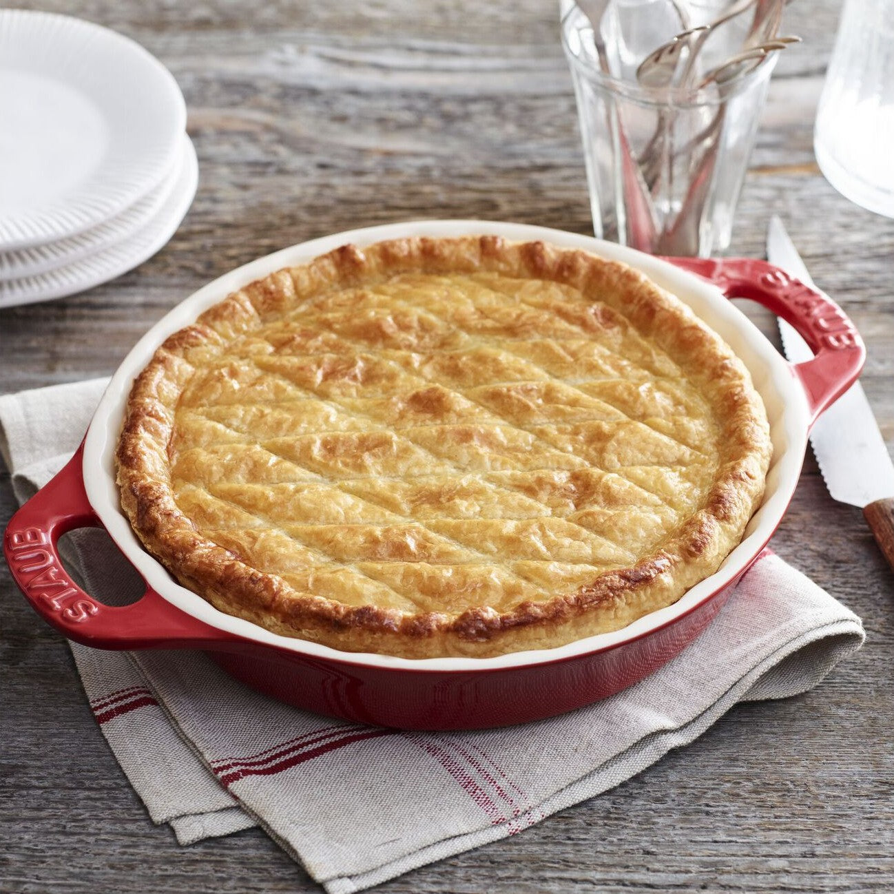 Plat à tarte rond en céramique rouge cerise 24cm