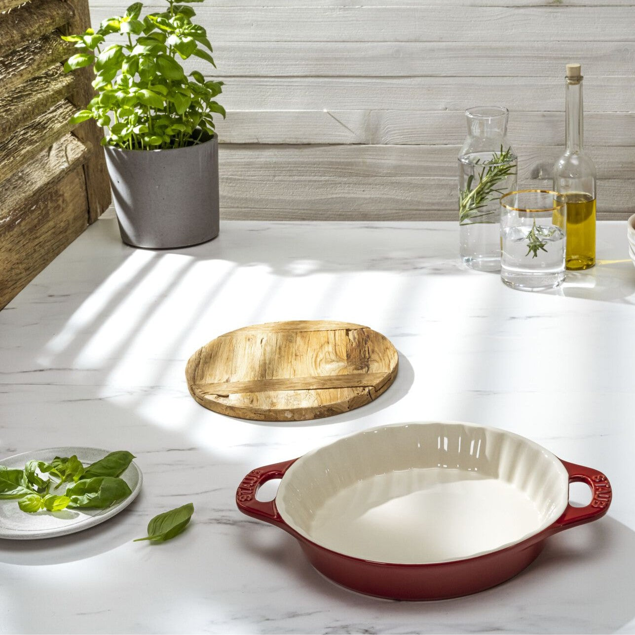 Plat à tarte rond en céramique rouge cerise 24cm