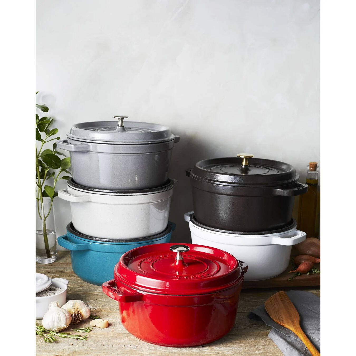 Black Cast Iron Round Cocotte - 24cm / 3.7L – Papille Urbaine