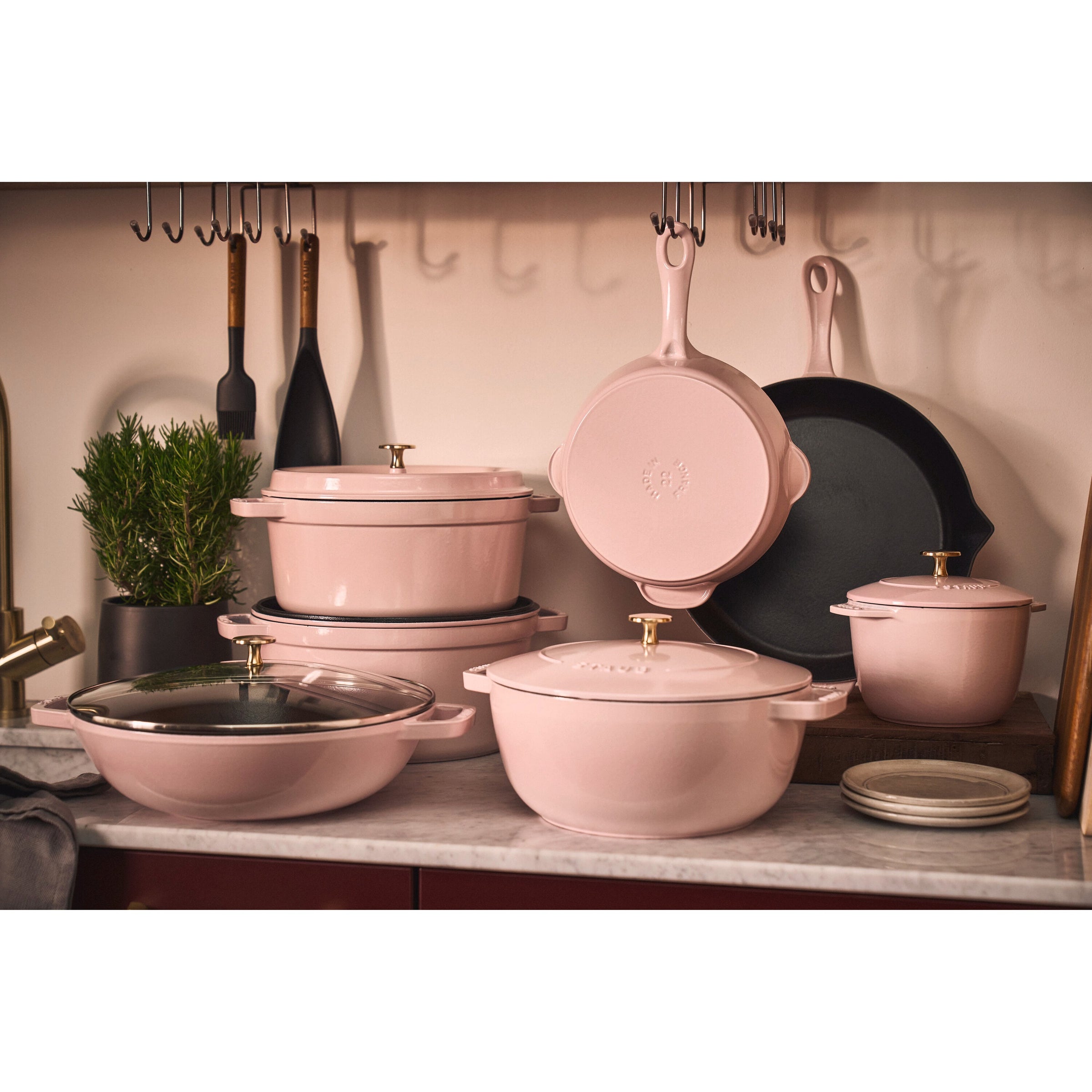 Sorbet Rose Cast Iron Round French Oven - 4.8L